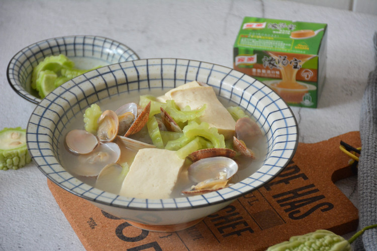 花蛤苦瓜豆腐汤的做法