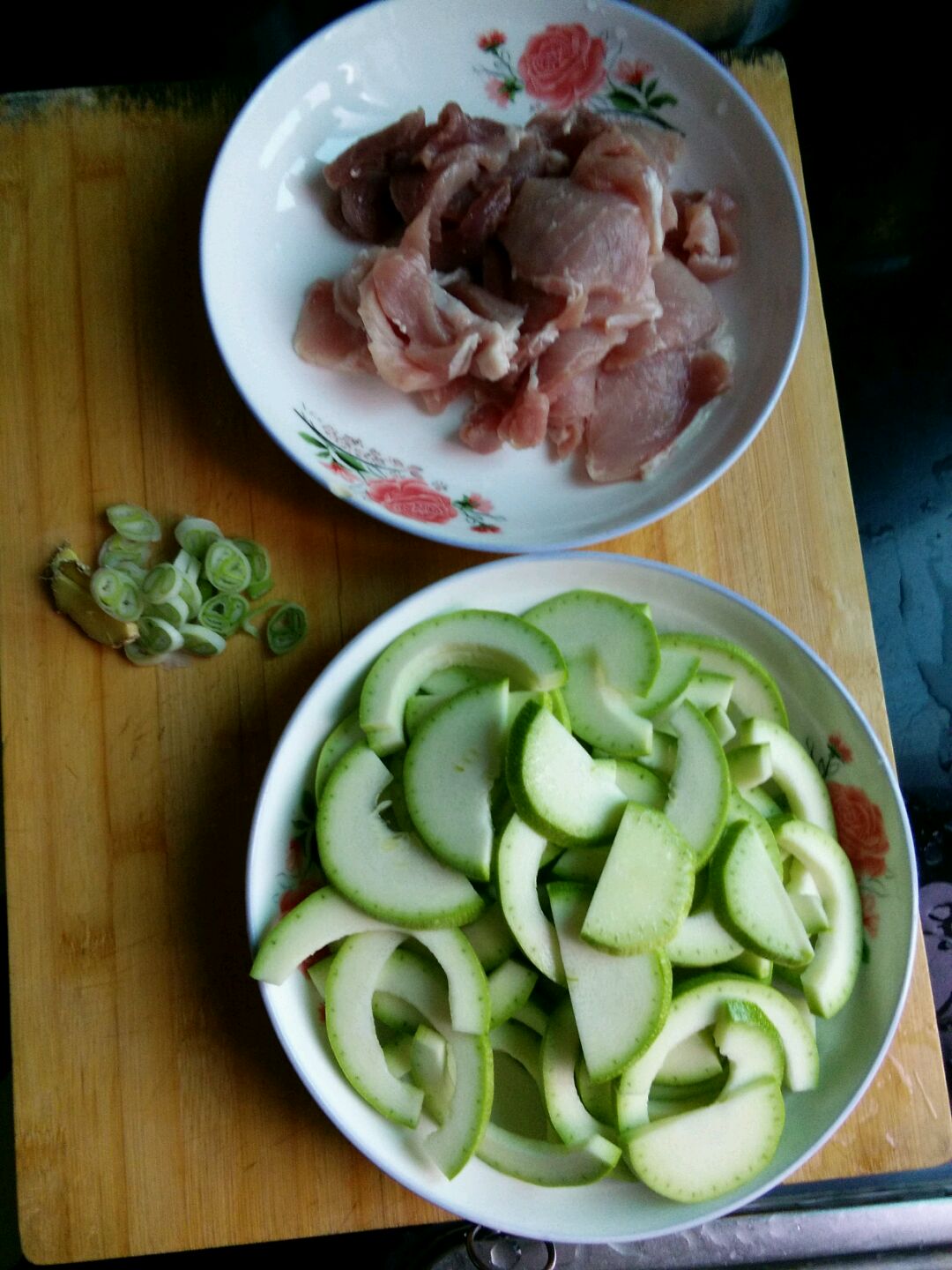 牛肉片炒角瓜怎么做_牛肉片炒角瓜的做法_豆果美食