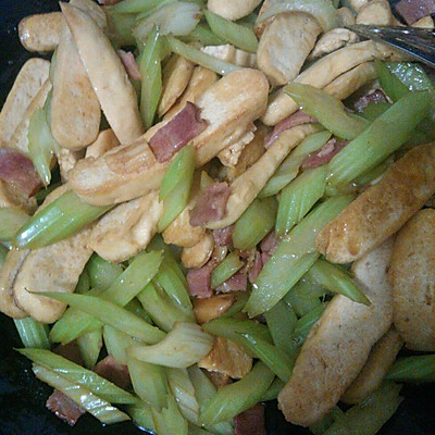 西芹培根炒豆干