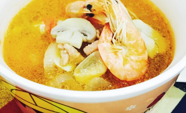 鲜虾西红柿香菇汤