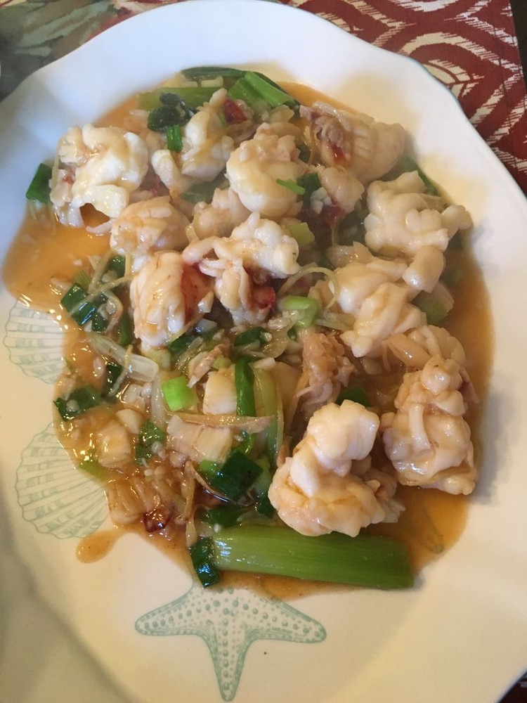 葱姜炒龙虾肉的做法