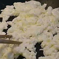 塞螃蟹(用鸡蛋给孩子做出螃蟹味)的做法图解4
