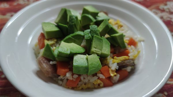 牛油果粒蛋炒饭