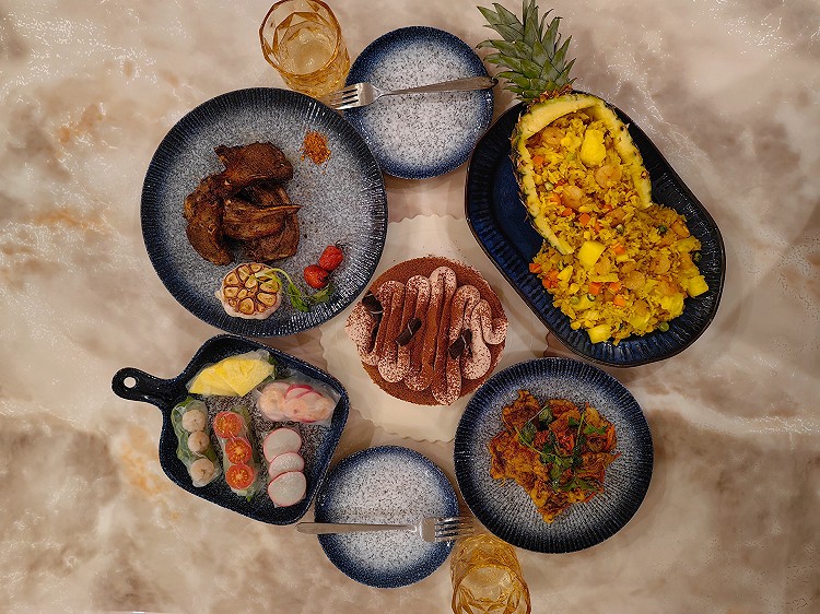 菠萝炒饭、法式小排、锅包肉～在家的中西合璧的做法