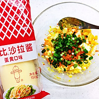 #美食视频挑战赛#鸡胸肉沙拉卷的做法图解5