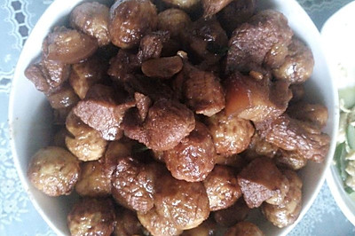 鹌鹑蛋烧红烧肉