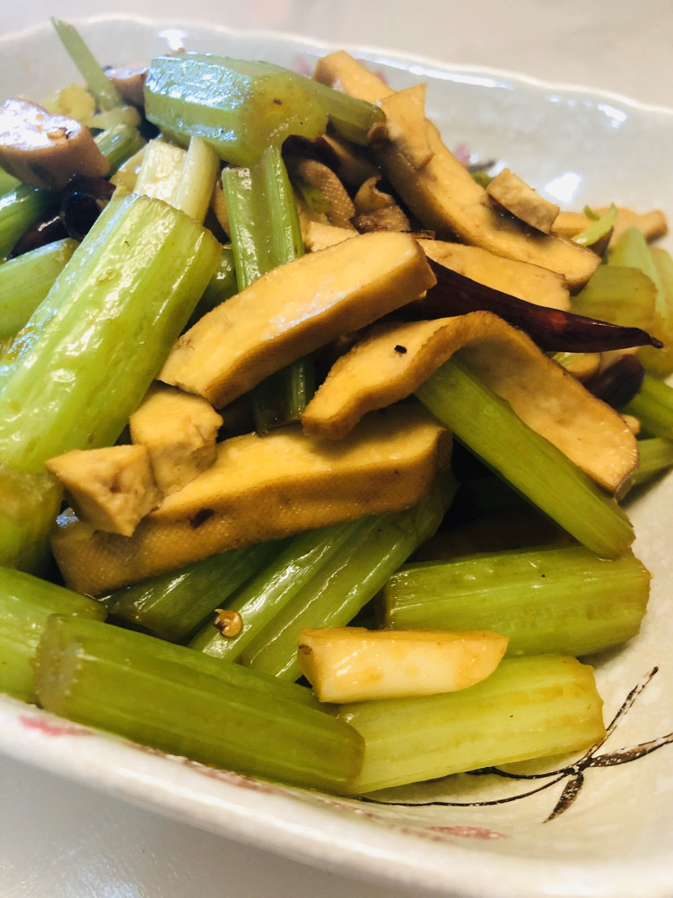 西芹炒豆干的做法