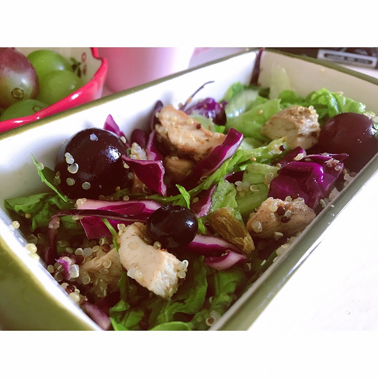 藜麦鸡胸肉蔬菜沙拉的做法