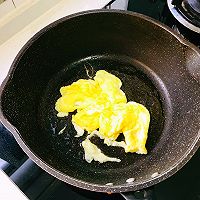 #冬季滋补花样吃法#蒜苗泡菜炒鸡蛋的做法图解3