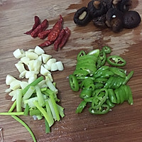 美味芋儿鸡的做法图解2