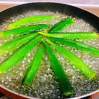 简单美味，蒜香黄秋葵的做法图解2