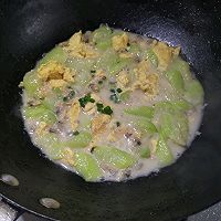 丝瓜蛤蜊鸡蛋汤的做法图解7