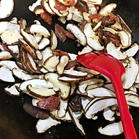小姨妈香菇香肠叉烧湿炒饭的做法图解6