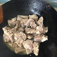 土豆炖排骨的做法图解2