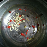 滋补鲫鱼汤的做法图解5