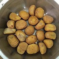 板栗焖鸡的做法图解1