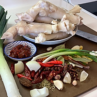 麻辣羊蹄的做法图解1