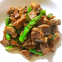 秘制芦笋牛肉粒