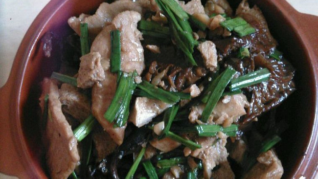 榛蘑冻豆腐闷肉的做法