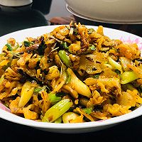 双椒蒜叶炒油渣 一点都不会腻哦的做法图解6