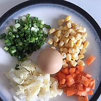 五彩缤纷炒饭的做法图解1