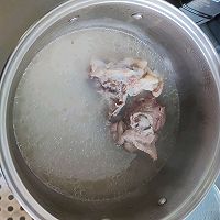 【一人食】鸡毛菜大骨汤河粉的做法图解1