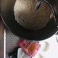 不放酵母粉的水果披萨的做法图解1