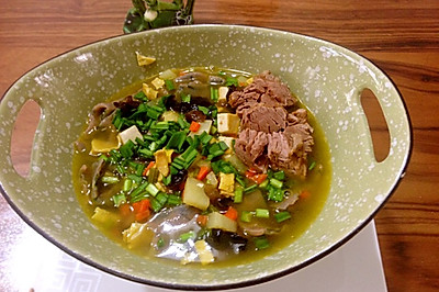 焖烧锅牛肉面