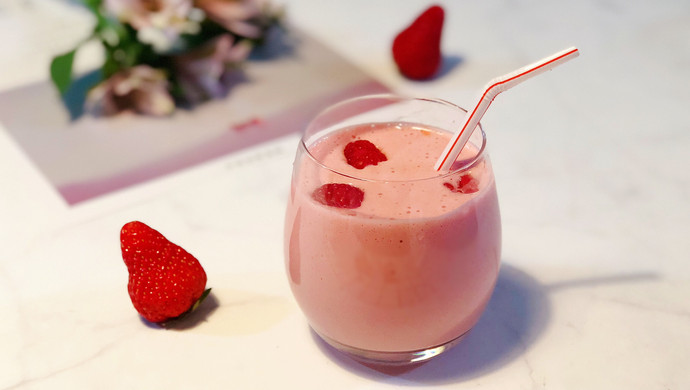 草莓树莓奶昔