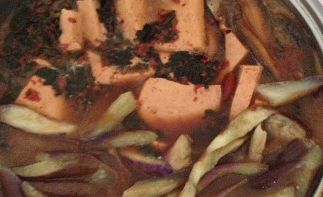 泥鳅豆腐茄子锅