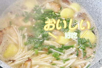 超省时间的家常一锅炖日本豆腐金针鲜虾煲