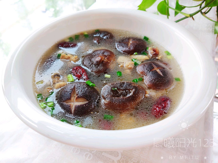鲜香浓郁的香菇炖鸡汤的做法