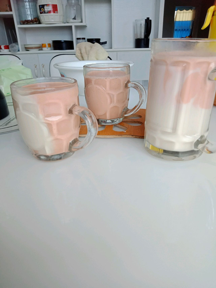 高仿草莓奶昔/脏脏奶昔的做法