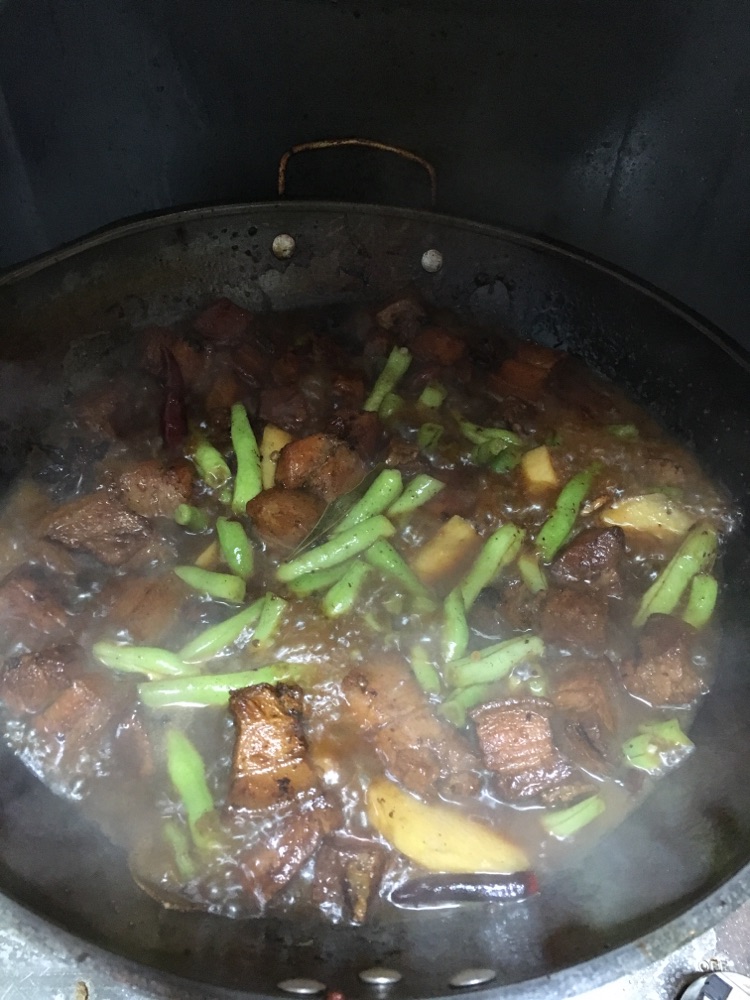 红烧肉烩菜的做法图解1