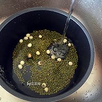 解暑莲子绿豆汤的做法图解2
