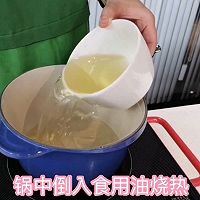 #智利贻贝中式烹法大赏#加拿大北极虾虾油捞面的做法图解3