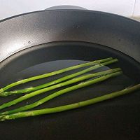 快手营养流心芝士芦笋玉子烧的做法图解2