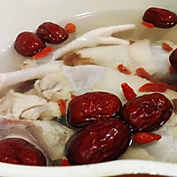 红枣枸杞桂圆煲走地鸡的做法图解3
