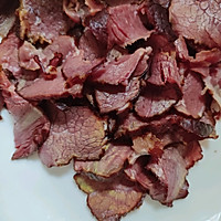 #i上冬日 吃在e起#香芹炒腊牛肉的做法图解4