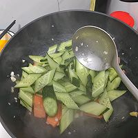 清炒黄瓜胡萝卜片的做法图解5