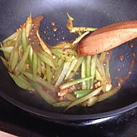快手菜——辣炒胡萝卜芹菜（下饭的好便当）的做法图解4