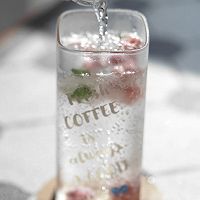 盐渍樱花玫瑰气泡水的做法图解5