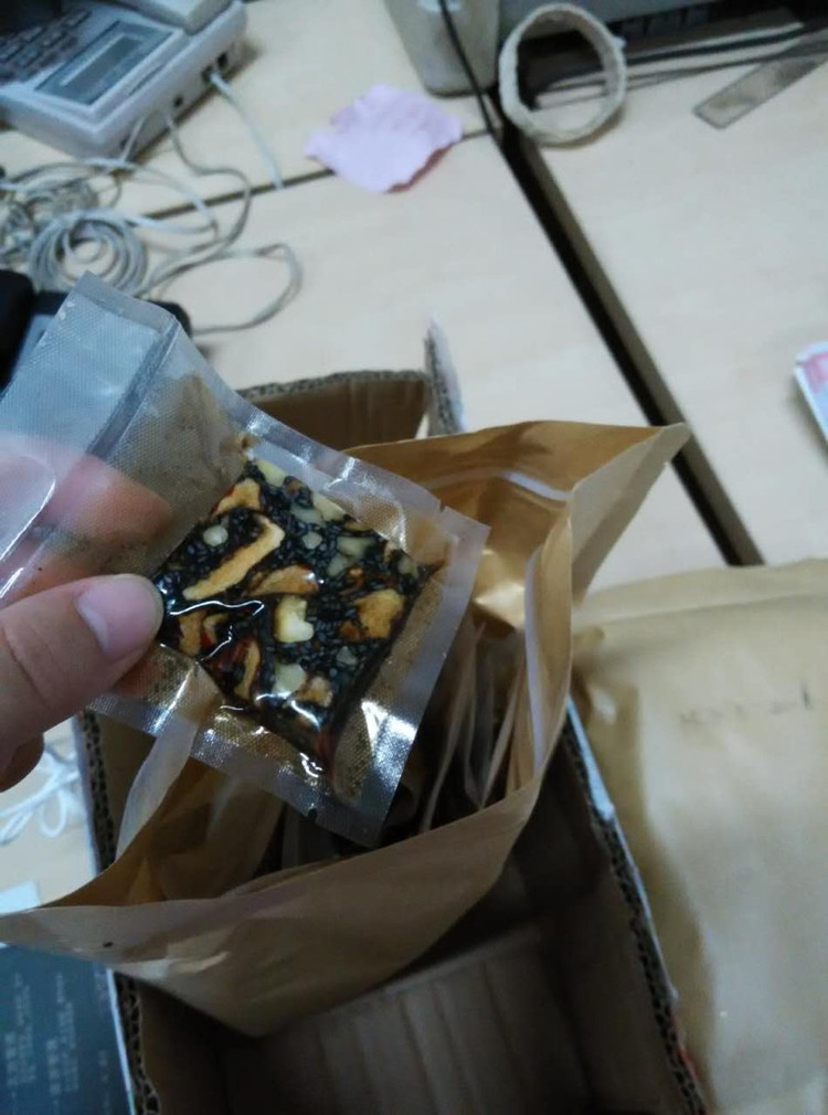 核桃红枣葡萄阿胶膏的做法