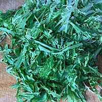 #夏日开胃餐#清清爽爽凉拌苦菊花生仁的做法图解3
