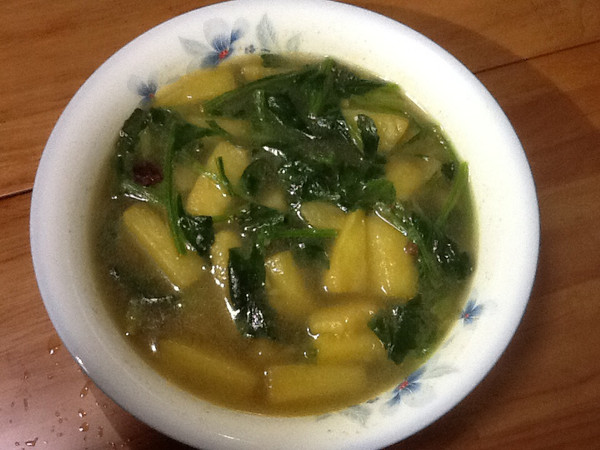 菠菜炖土豆汤