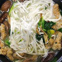 香菇酥肉青菜面的做法图解6