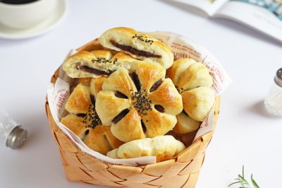 花朵豆沙面包