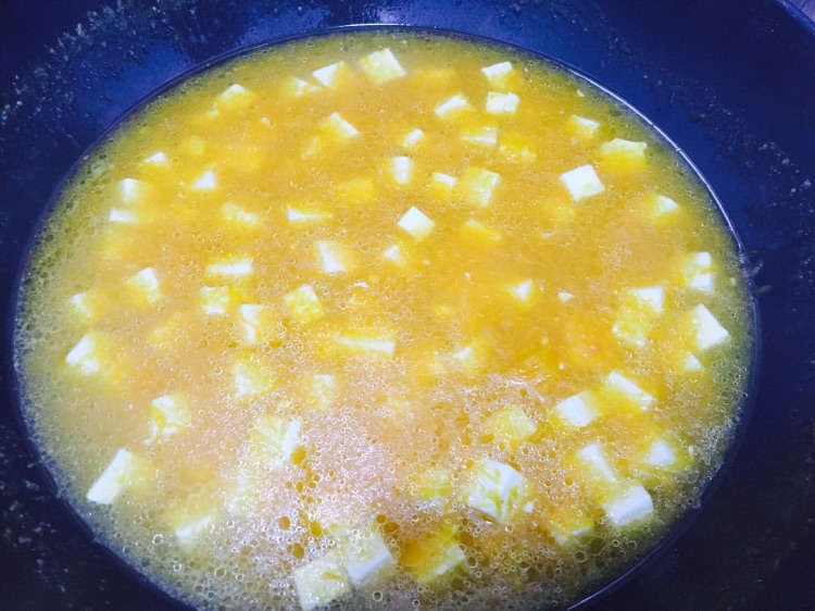 南瓜豆腐羹的做法图解3