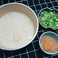 低脂爽口晚餐粥——芹菜鸡肉糙米粥的做法图解1