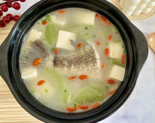 鲈鱼丝瓜豆腐汤